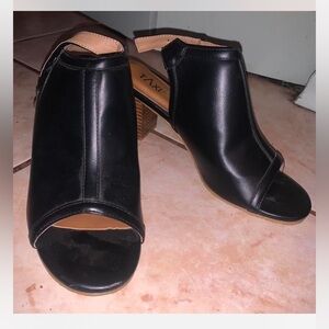 Taxi black high heel shoes 8.5